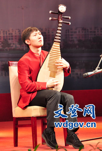 青年琵琶演奏家江洋倾情演奏《十面埋伏.