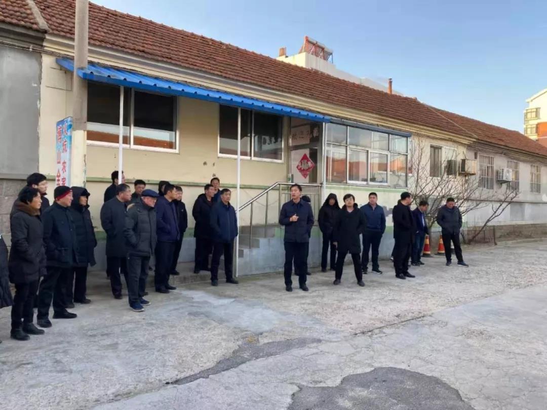 7时30分,工委副书记,办事处主任刘东晓同志带领全体班子成员及辖区各