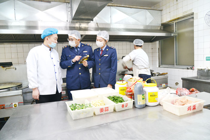 文登77家学校幼儿园食堂全部明厨亮灶